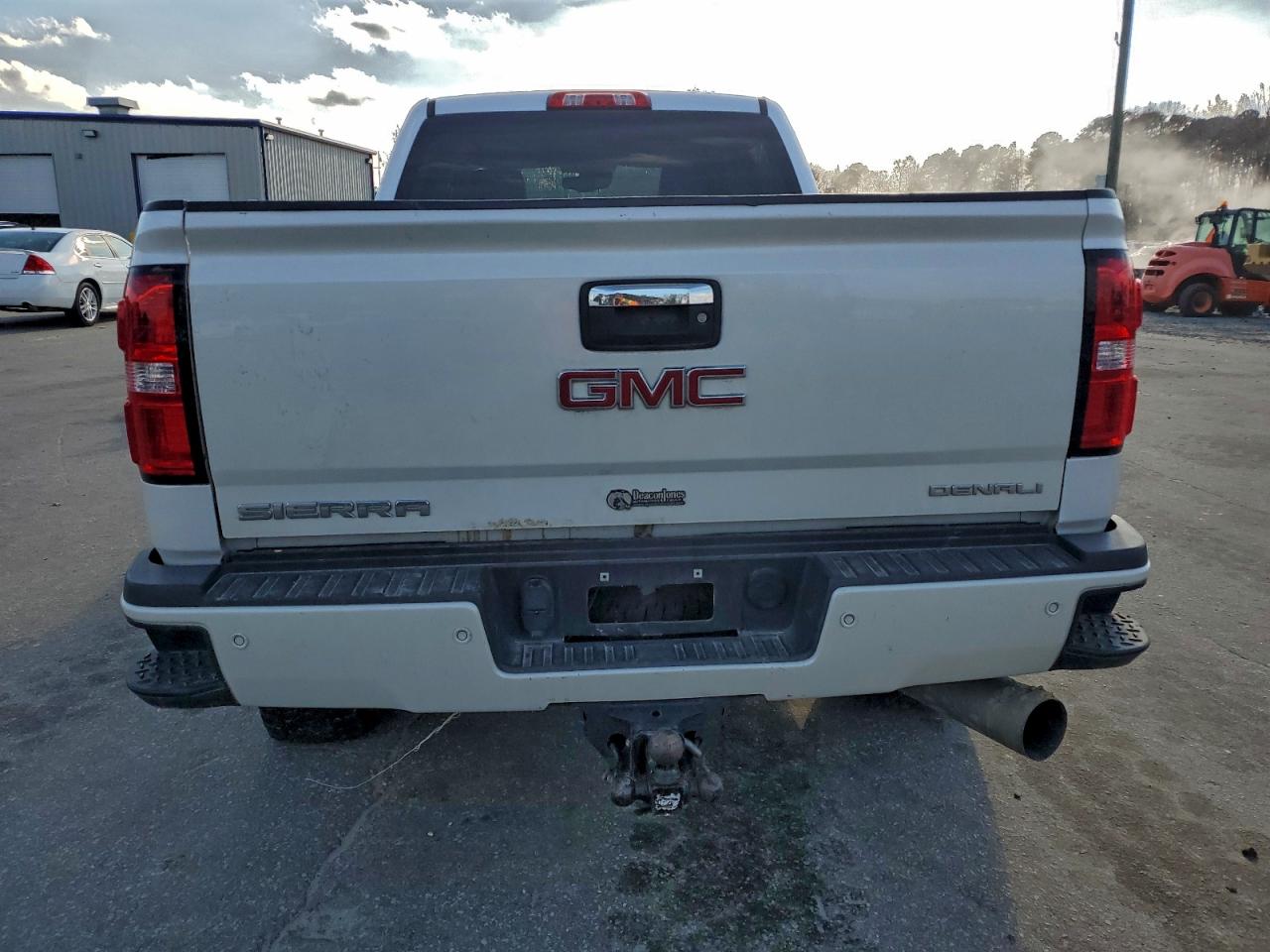 2018 GMC Sierra 2500Hd Denali VIN: 1GT12UEY4JF235228 Lot: 92938955