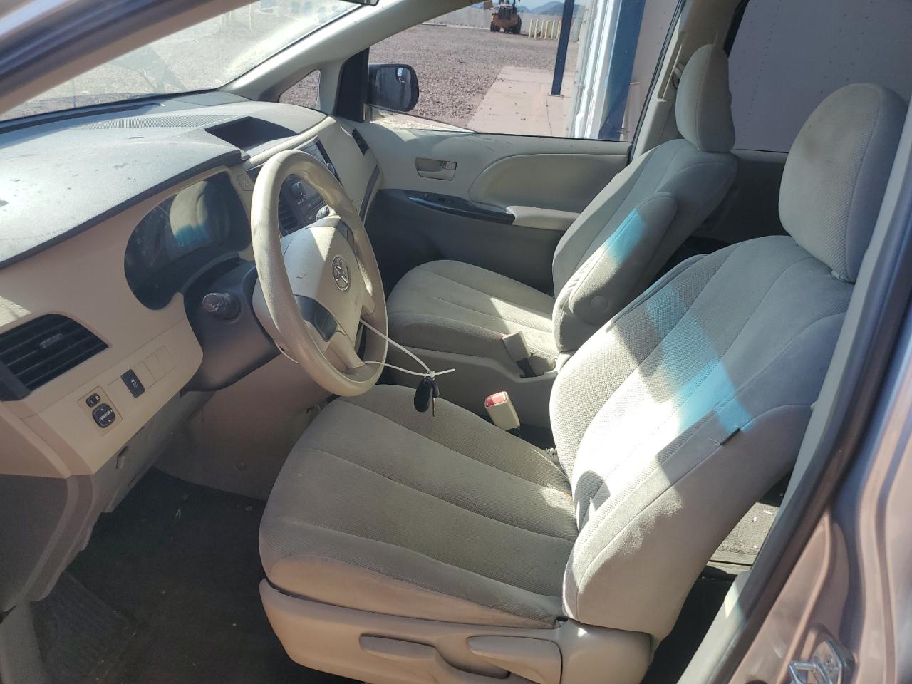 2014 Toyota Sienna VIN: 5TDZK3DC2ES525704 Lot: 90754395