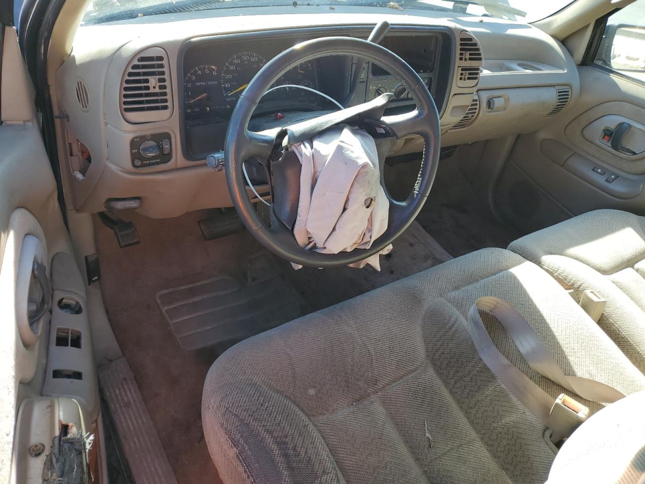 1996 Chevrolet Gmt-400 K1500 VIN: 1GCEK14R0TZ215568 Lot: 92440775