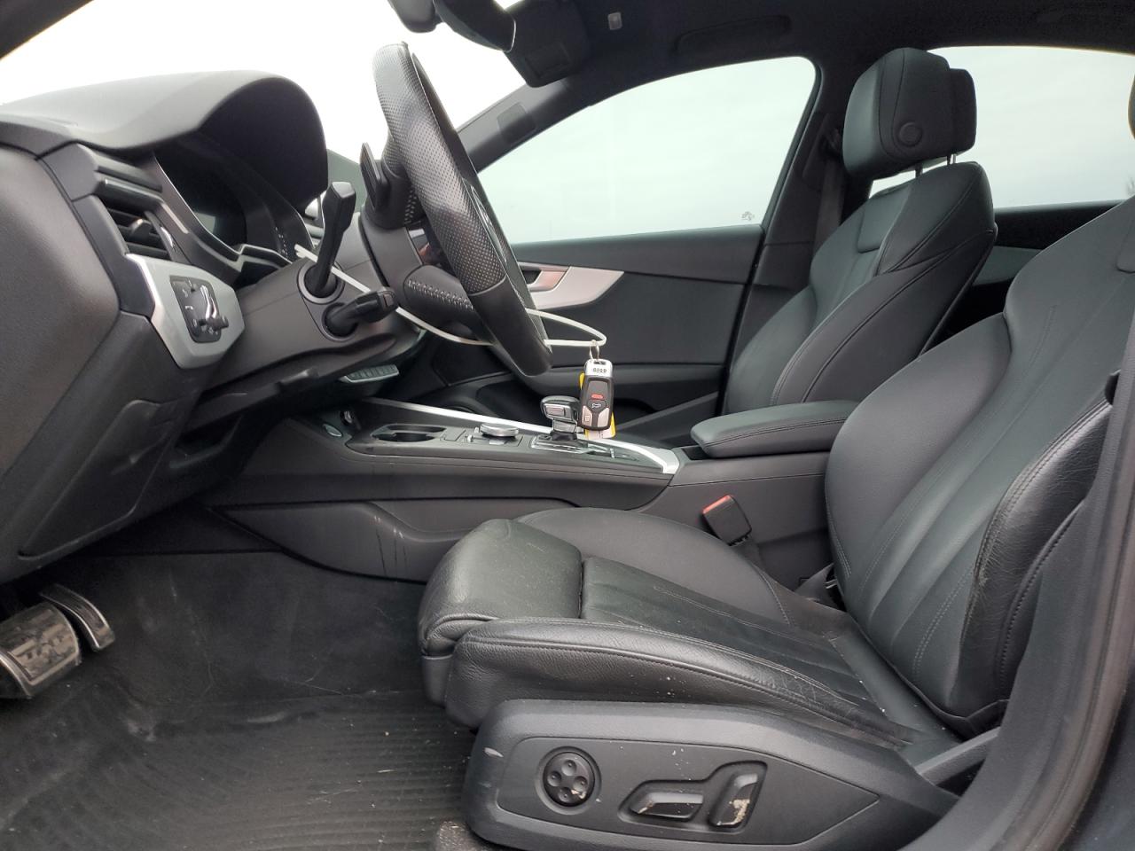 2017 Audi A4 Prestige VIN: WAUFNAF44HN045255 Lot: 91270395