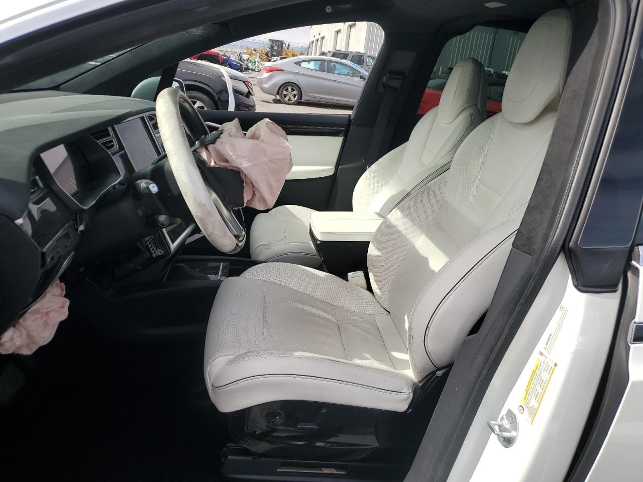 2016 Tesla Model X VIN: 5YJXCBE27GF027266 Lot: 92024655