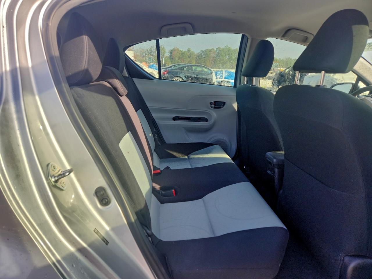 2013 Toyota Prius C VIN: JTDKDTB31D1544710 Lot: 93702995