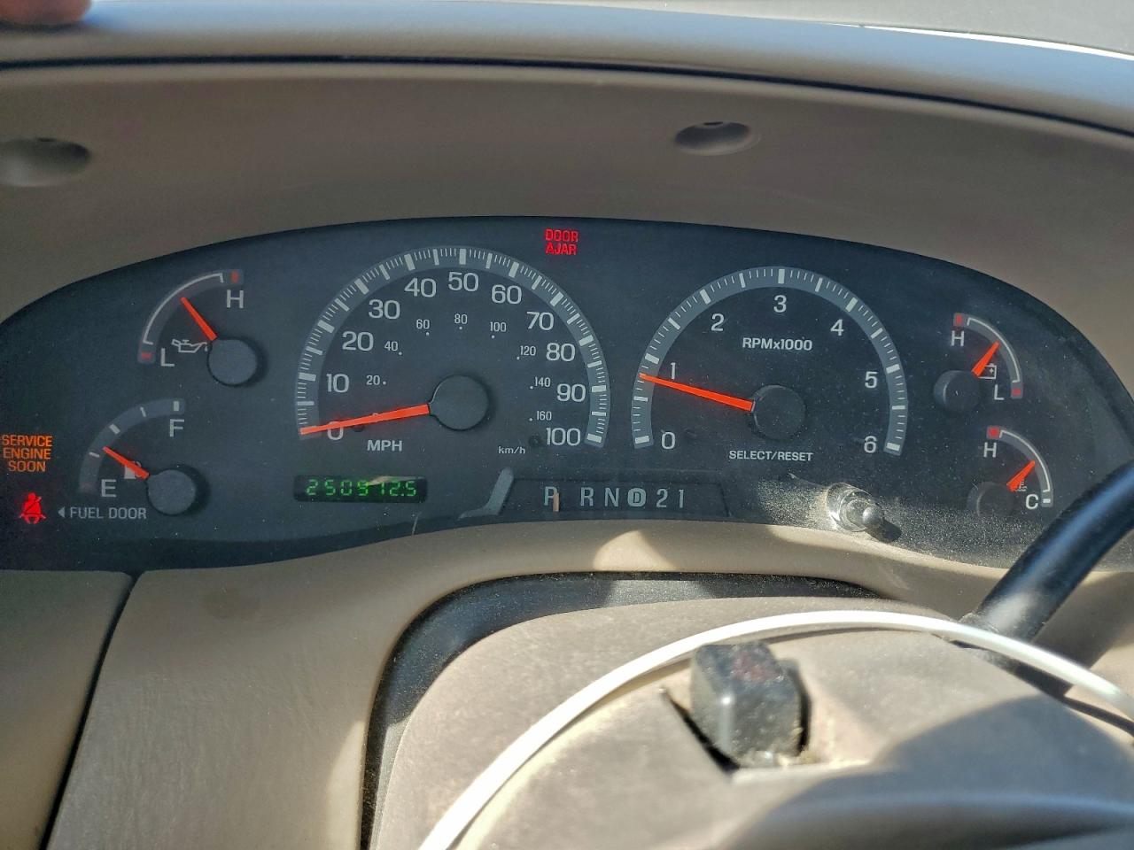 2002 Ford Expedition Eddie Bauer VIN: 1FMPU18L72LA69756 Lot: 94466755