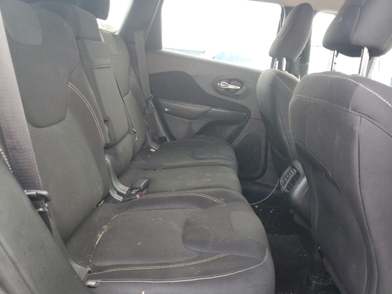 2015 Jeep Cherokee Latitude VIN: 1C4PJMCBXFW551073 Lot: 93643645