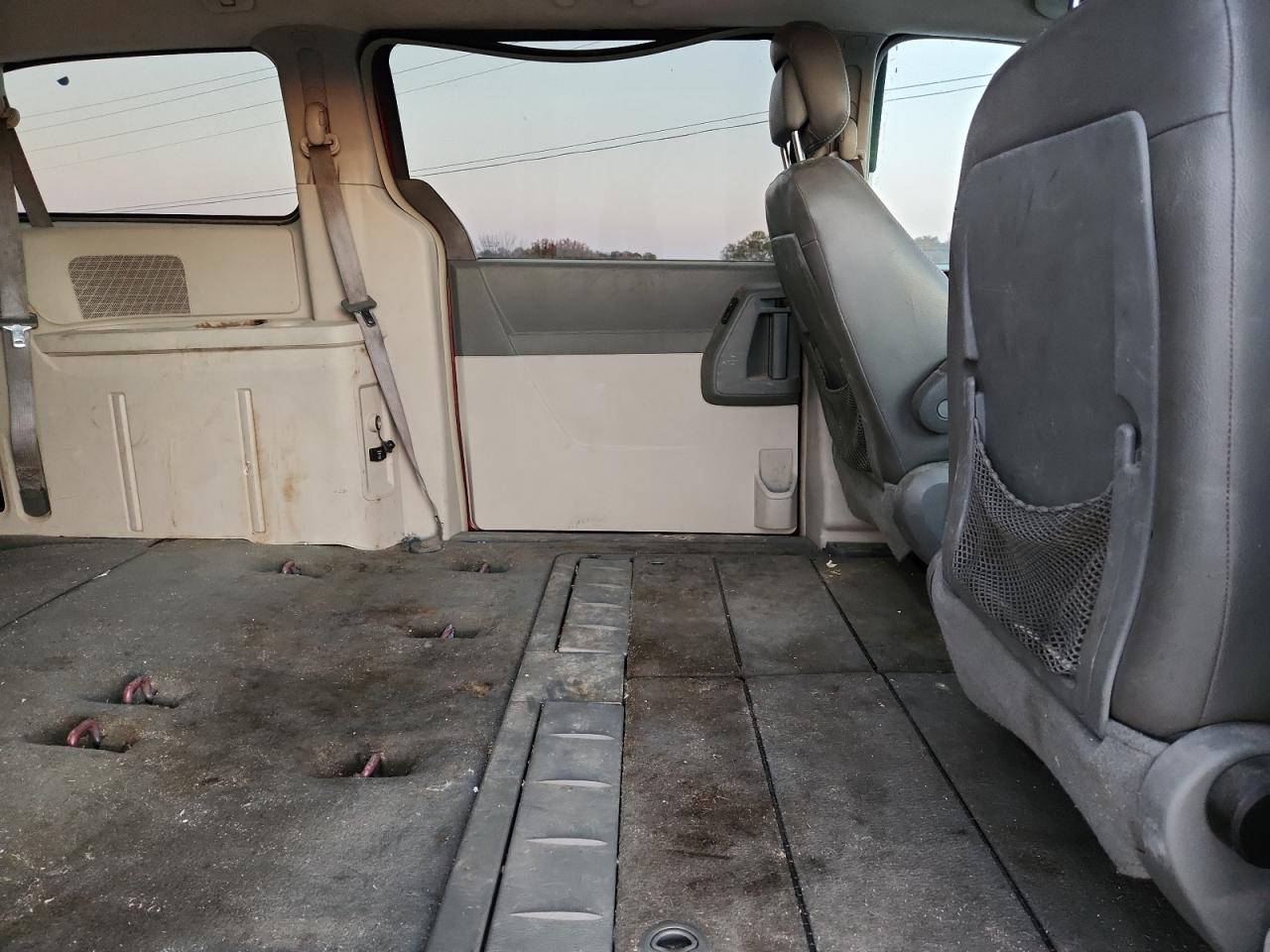 2010 Chrysler Town & Country Touring VIN: 2A4RR5D17AR337425 Lot: 92736105