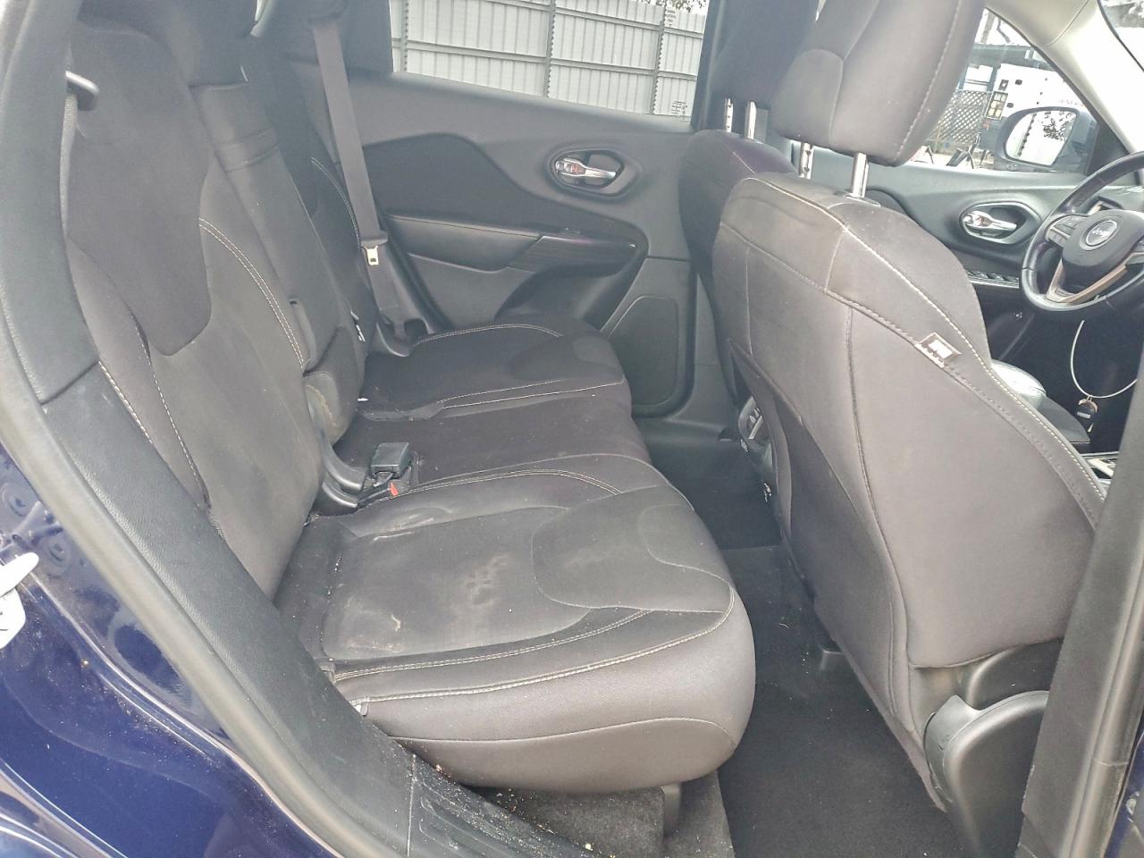 2015 Jeep Cherokee Latitude VIN: 1C4PJMCS2FW725153 Lot: 94270565