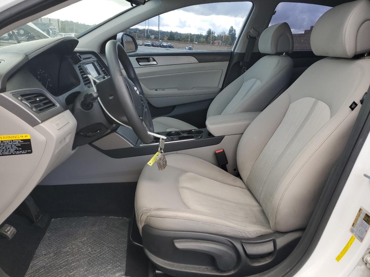 2016 Hyundai Sonata Hybrid VIN: KMHE24L15GA027660 Lot: 92727125