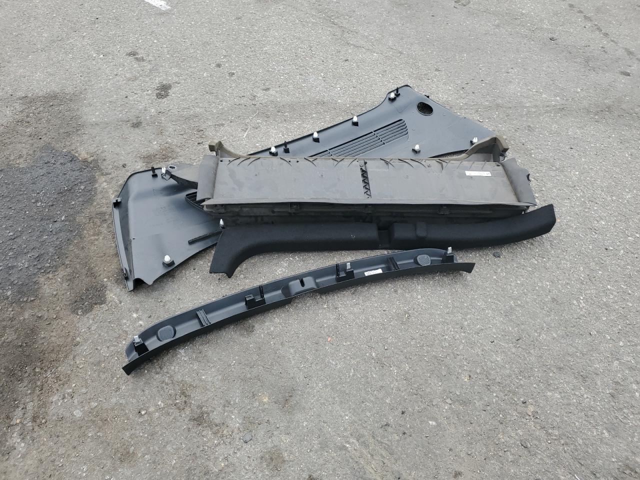 2024 Tesla Model Y VIN: 7SAYGDEE2RF164068 Lot: 92018705