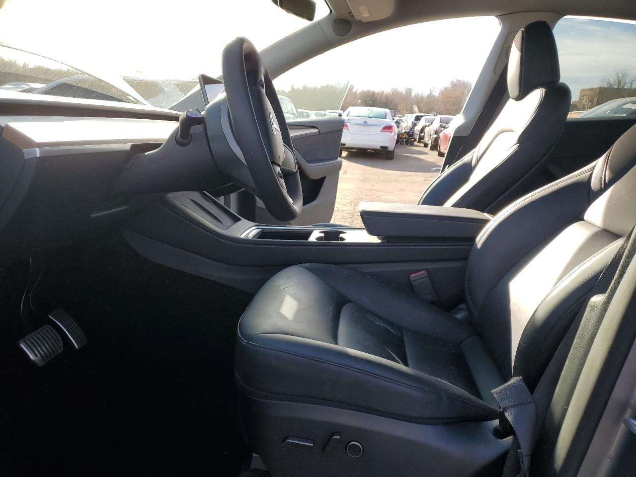 2024 Tesla Model Y VIN: 7SAYGDEE3RA284782 Lot: 93117255