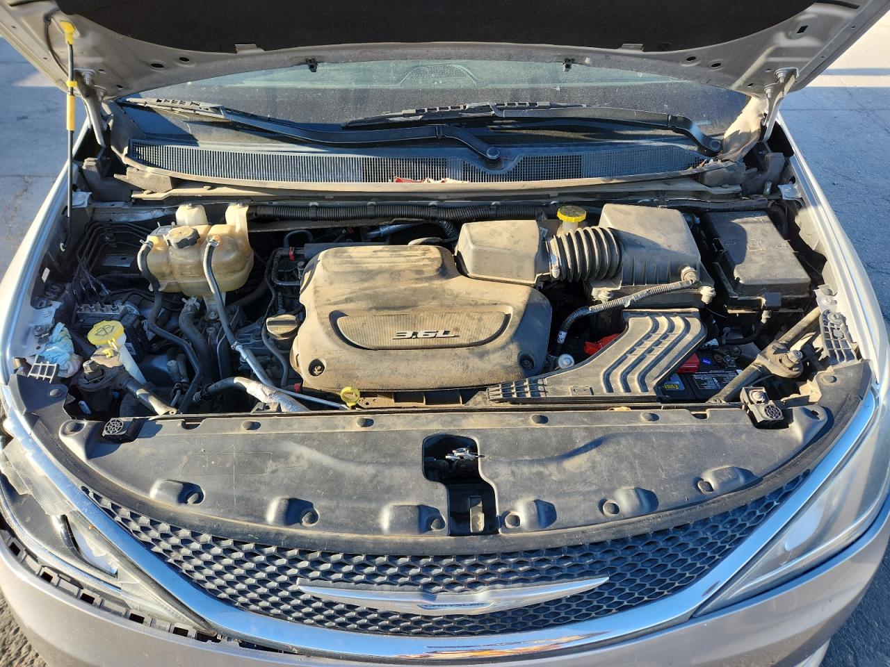 2018 Chrysler Pacifica Touring L VIN: 2C4RC1BG9JR186126 Lot: 82695015