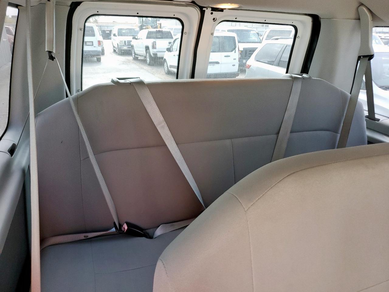 2013 Ford Econoline E350 Super Duty Wagon VIN: 1FBNE3BL3DDB05425 Lot: 92706305