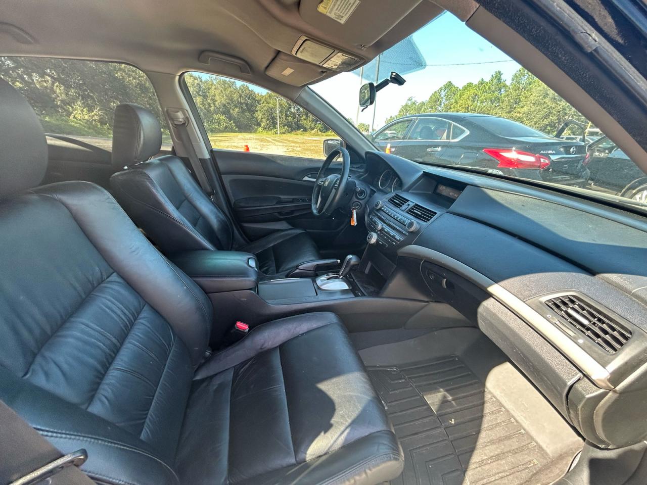 Фото: 1HGCP2F6XCA037136