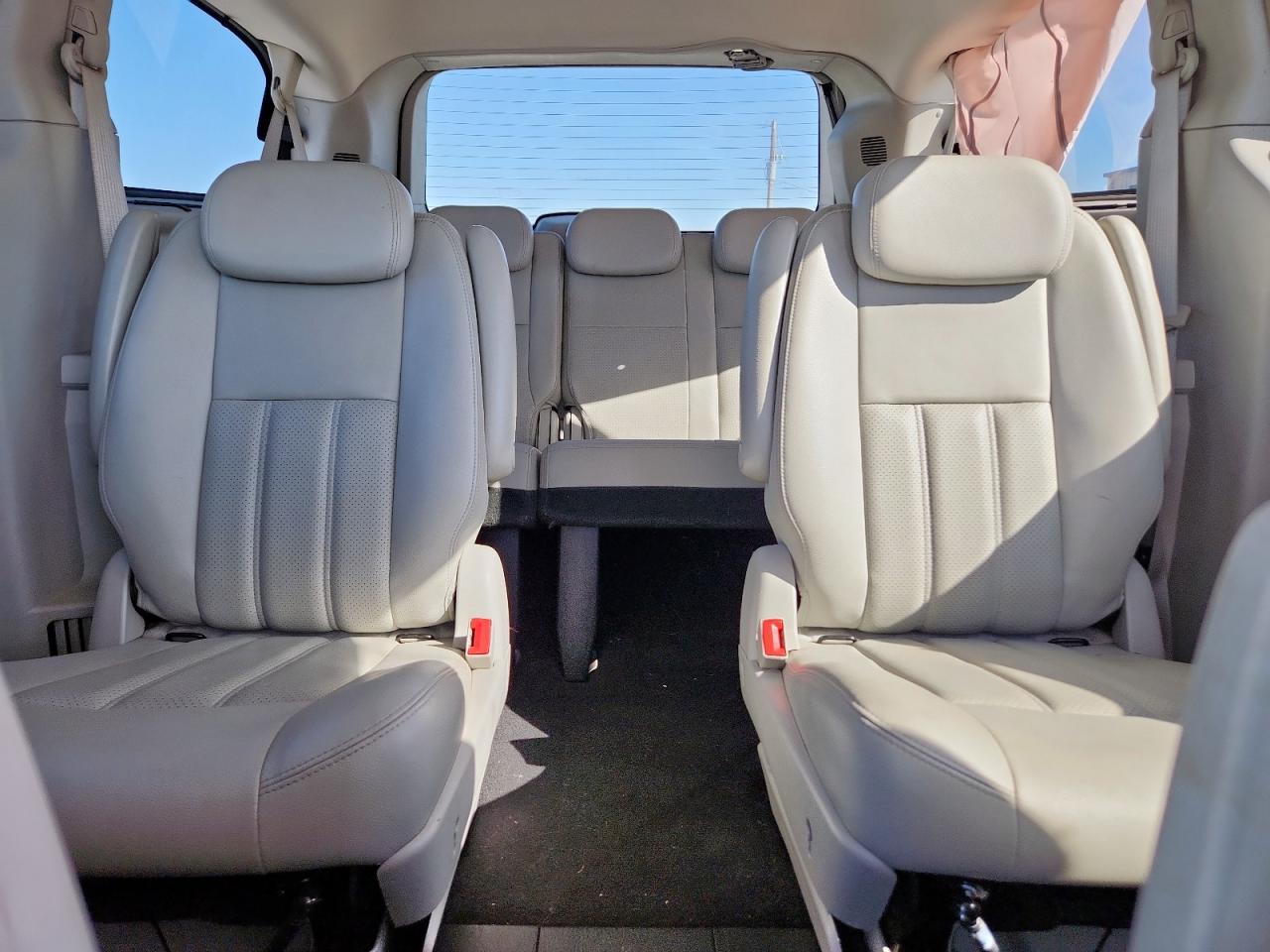 2010 Chrysler Town & Country Touring Plus VIN: 2A4RR8DX7AR394018 Lot: 92263935