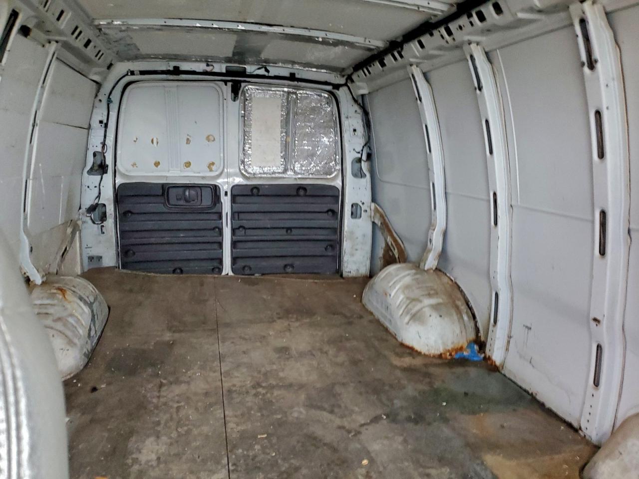 2004 Chevrolet Express G3500 VIN: 1GCHG35U141151702 Lot: 94518635