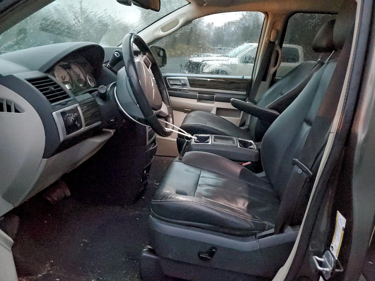 2010 Chrysler Town & Country Touring Plus VIN: 2A4RR8DX1AR381748 Lot: 94221855