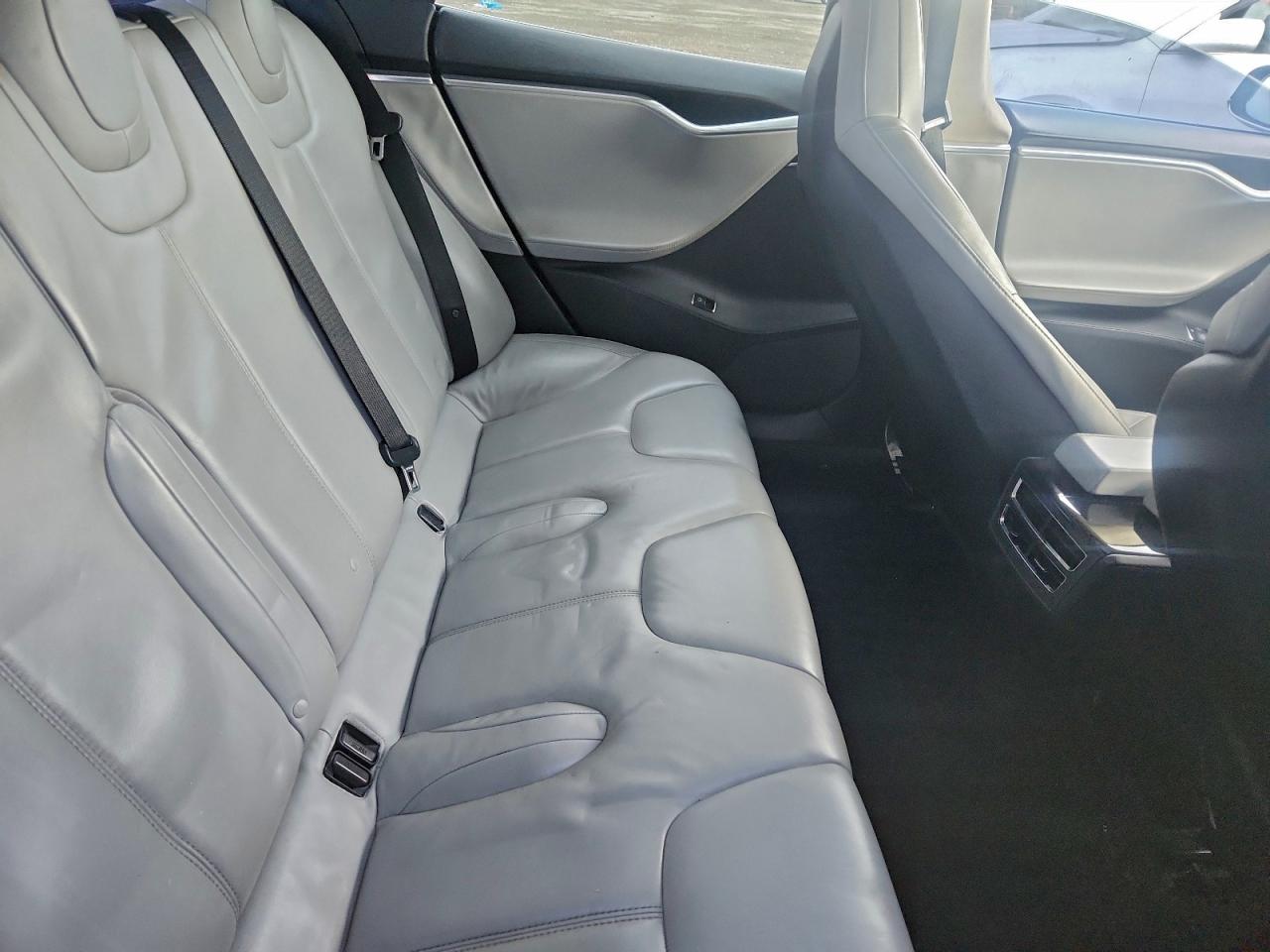 2013 Tesla Model S VIN: 5YJSA1DG8DFP03663 Lot: 94360345