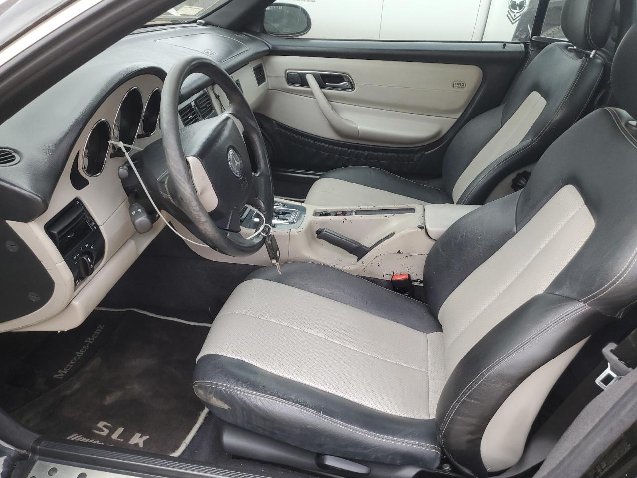 2000 Mercedes-Benz Slk 230 Kompressor VIN: WDBKK47F3YF170316 Lot: 92056475