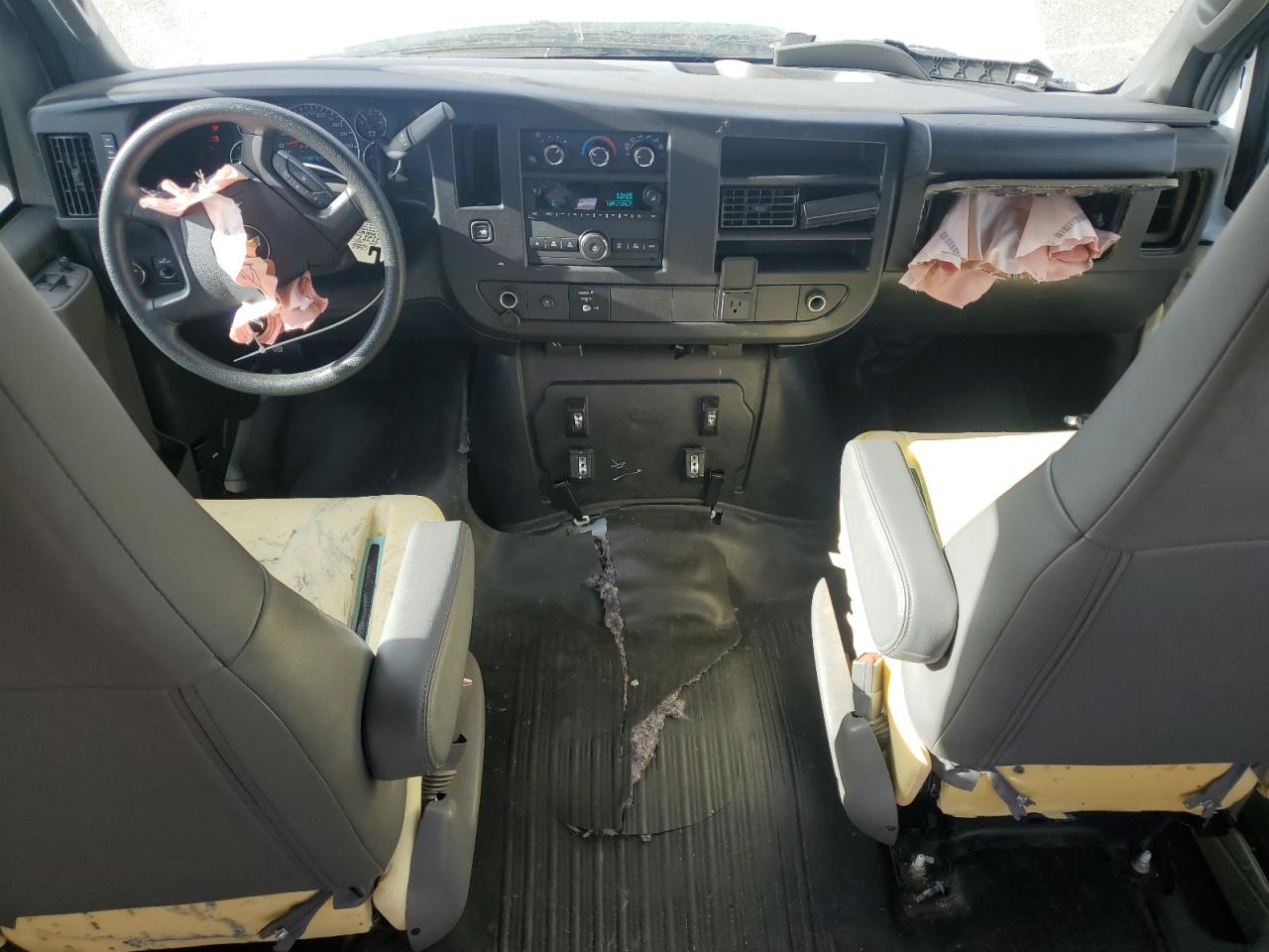 2024 Chevrolet Express G2500 VIN: 1GCWGAFP9R1217523 Lot: 91939175