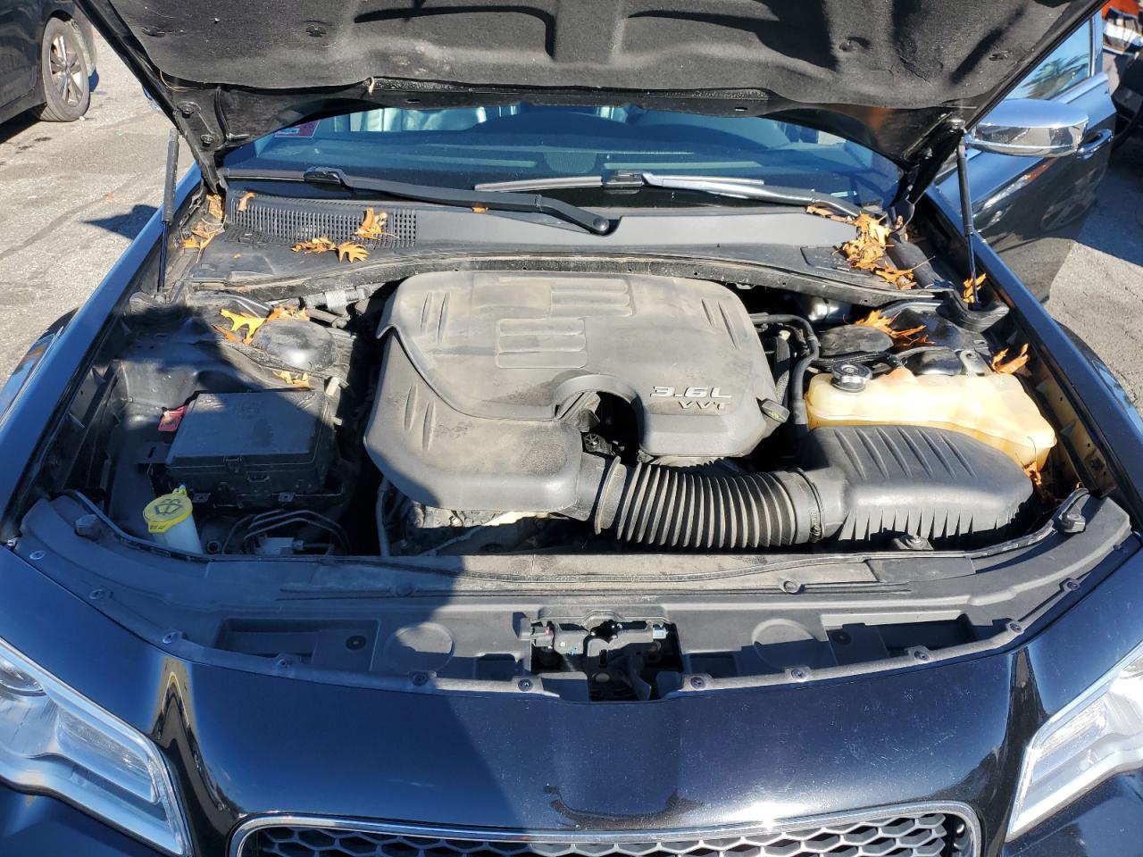 2016 Chrysler 300 Limited VIN: 2C3CCARG3GH358472 Lot: 92820185