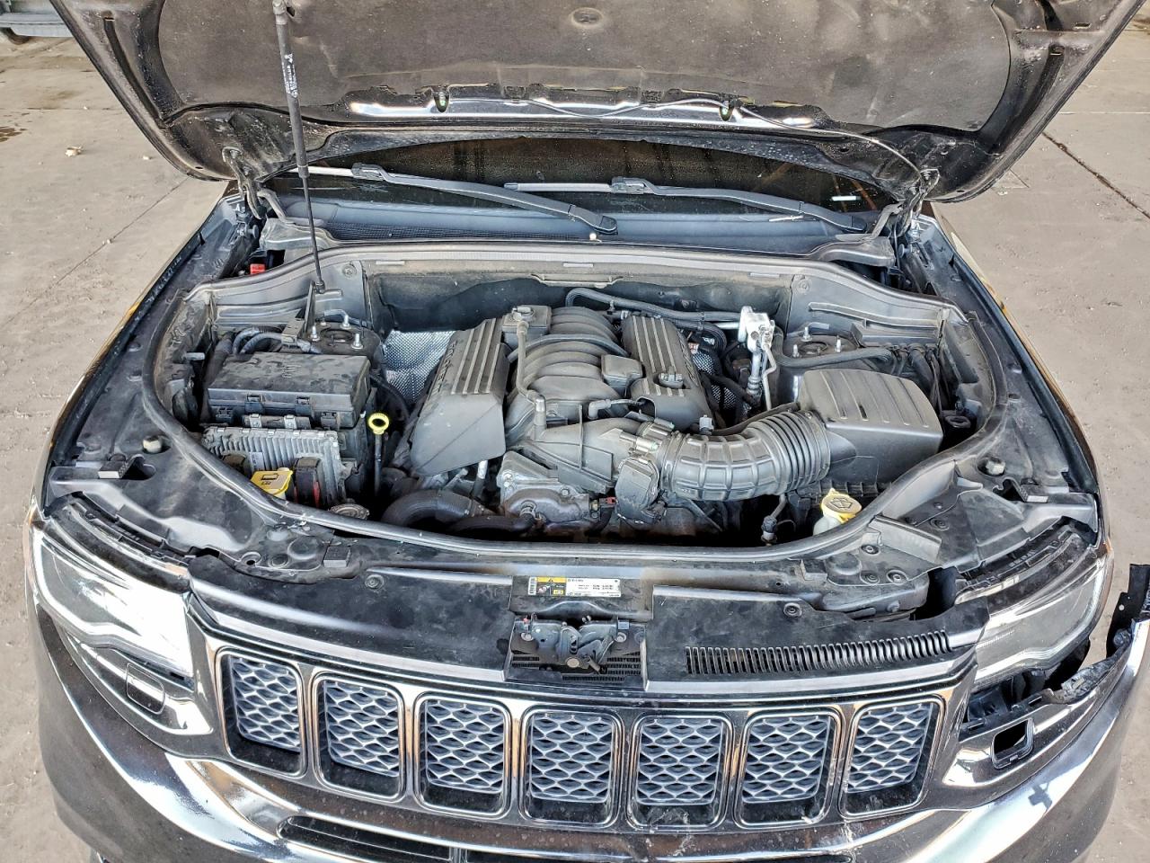 2017 Jeep Grand Cherokee Srt-8 VIN: 1C4RJFDJ3HC694736 Lot: 94578085