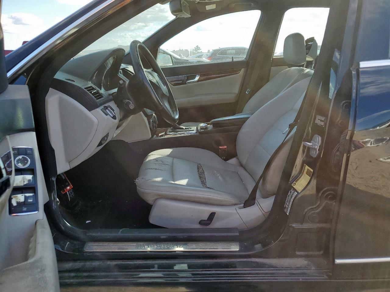 2010 Mercedes-Benz C 300 VIN: WDDGF5EB2AF421775 Lot: 92930735