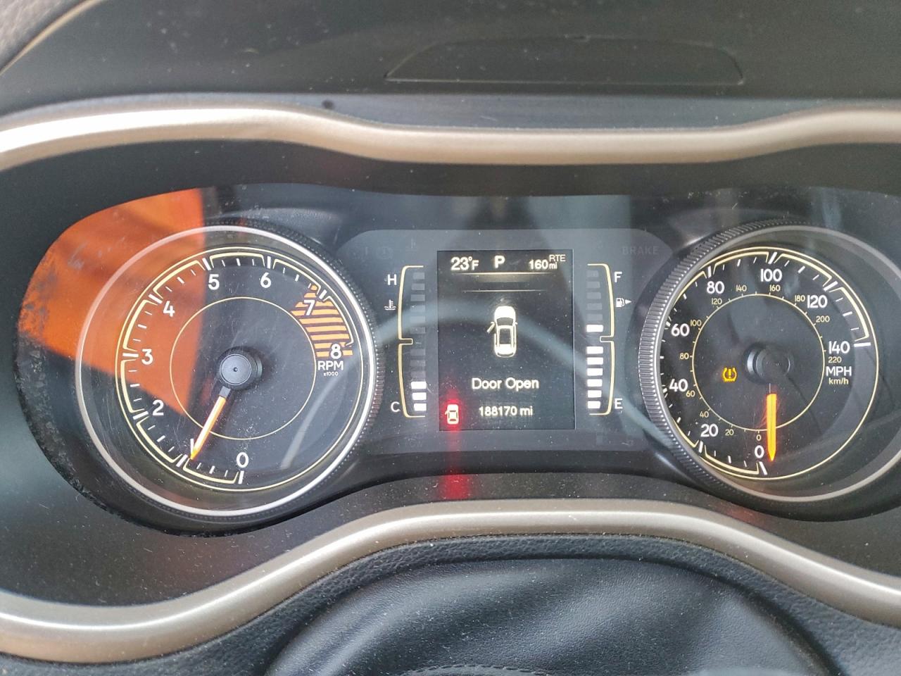 2018 Jeep Cherokee Latitude VIN: 1C4PJMCX0JD587113 Lot: 93853775