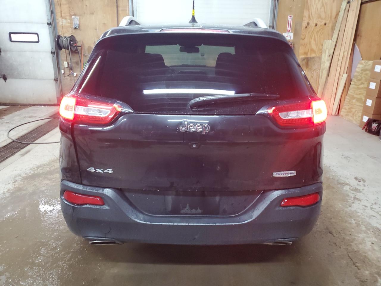 2015 Jeep Cherokee Latitude VIN: 1C4PJMCS7FW501800 Lot: 90997325