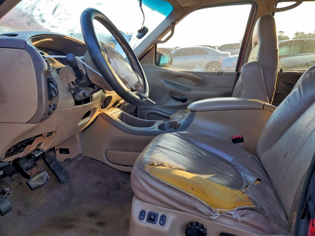 1999 Ford Expedition VIN: 1FMRU17L8XLC44503 Lot: 94306665