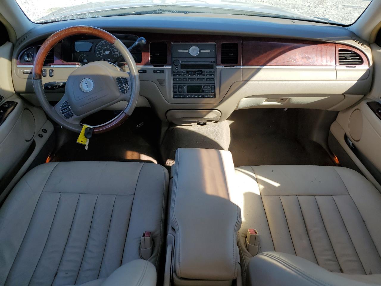 2003 Lincoln Town Car Signature VIN: 1LNHM82W13Y645426 Lot: 90675595