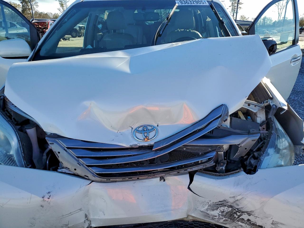 2015 Toyota Sienna Xle VIN: 5TDYK3DC1FS592985 Lot: 93632905