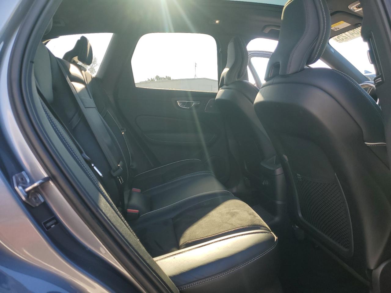 2019 Volvo Xc60 T8 R-Design VIN: LYVBR0DM9KB297464 Lot: 93084125