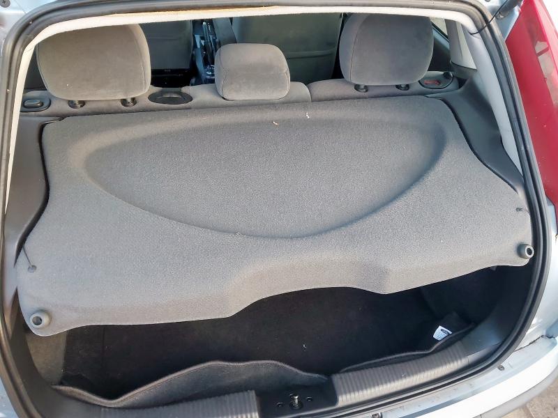 2004 FORD FOCUS 2.0 GHIA 5DR AUTO