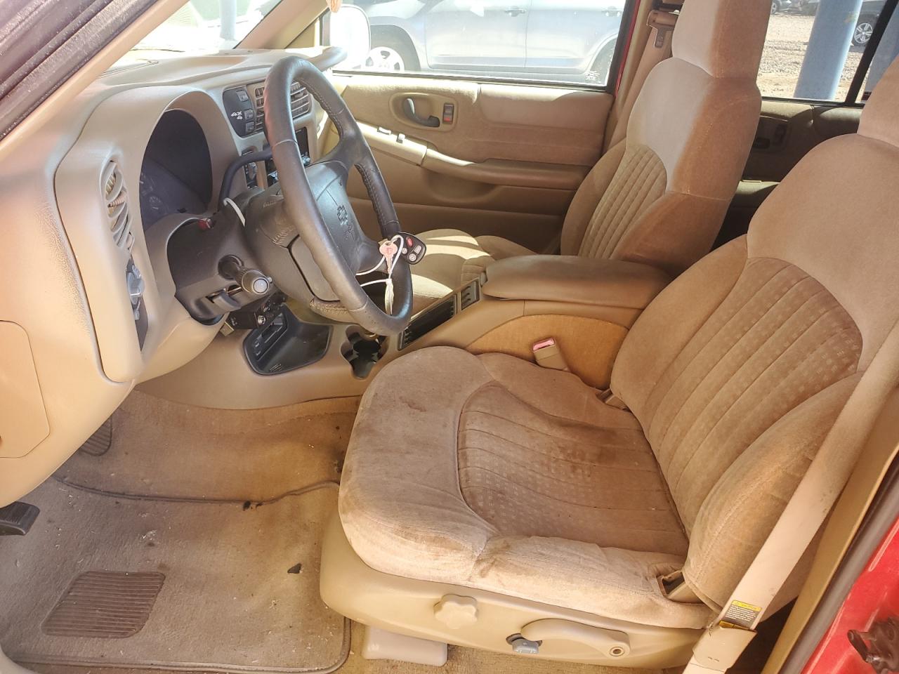 1998 Chevrolet Blazer VIN: 1GNDT13W3W2225581 Lot: 90670835