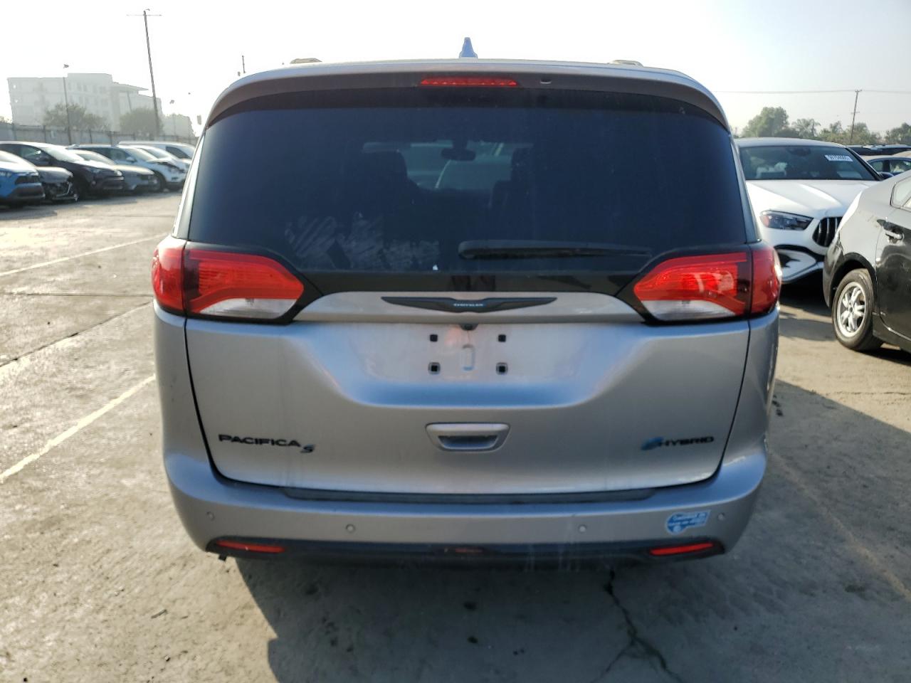 2020 Chrysler Pacifica Hybrid Touring L VIN: 2C4RC1L71LR242402 Lot: 91658945