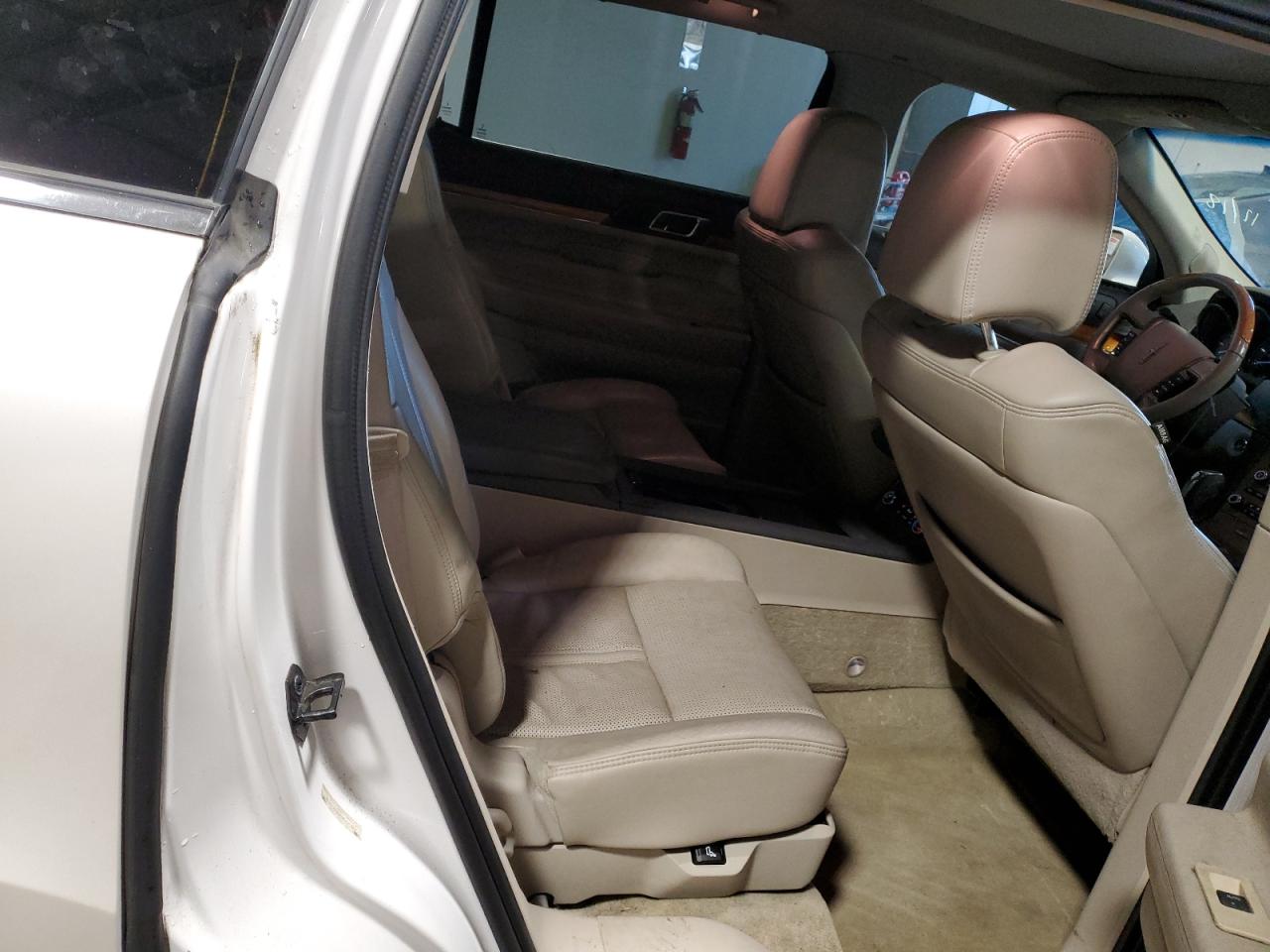 2010 Lincoln Mkt VIN: 2LMHJ5AT6ABJ04577 Lot: 93205815