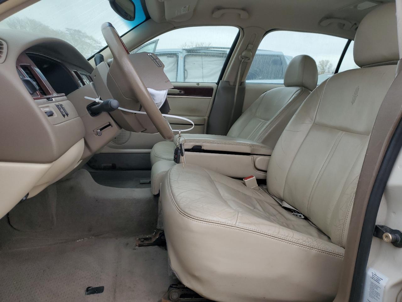 2005 Lincoln Town Car Signature Long Wheelbase VIN: 1LNHM85W05Y648297 Lot: 90908725