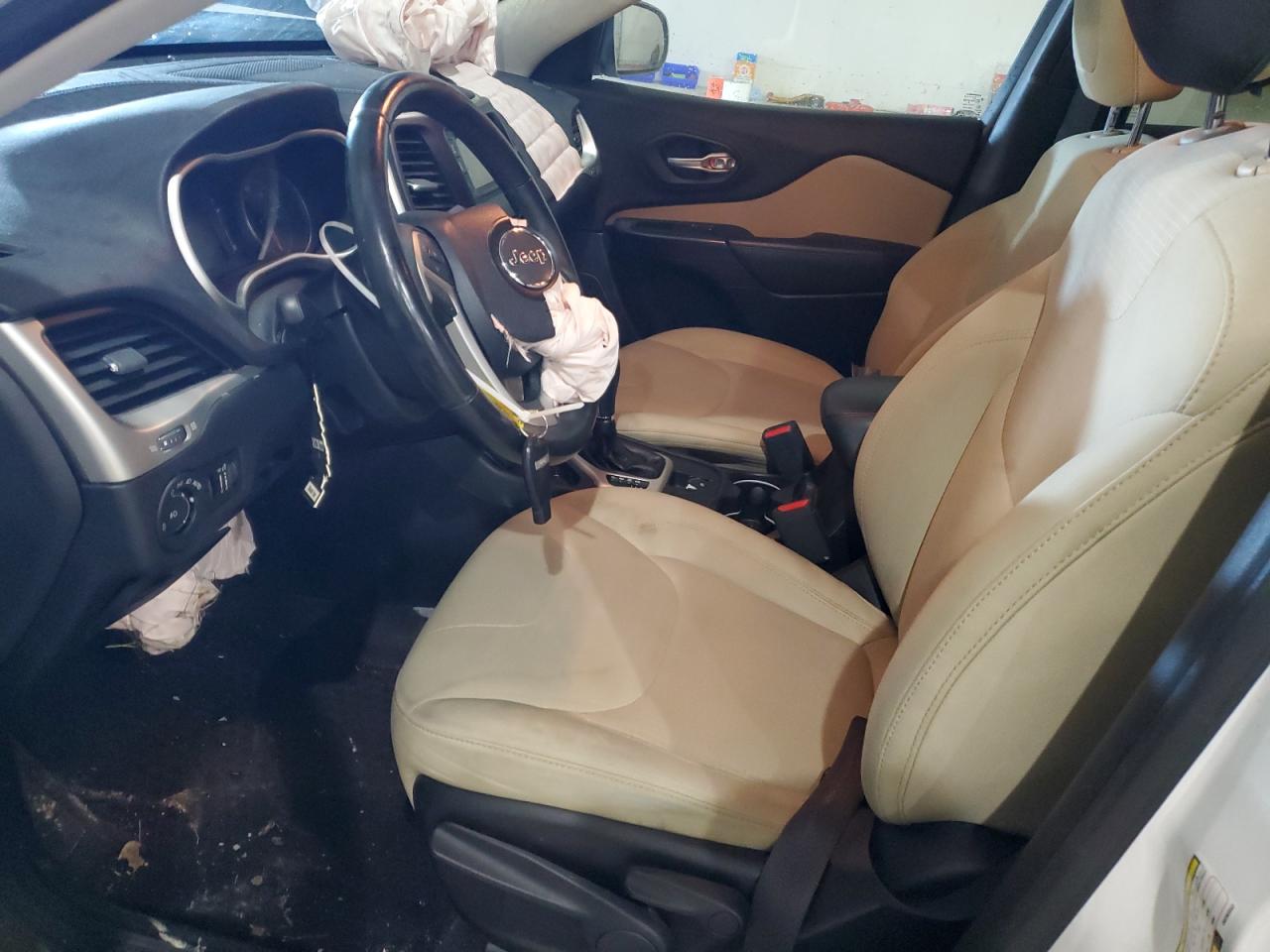 2016 Jeep Cherokee Latitude VIN: 1C4PJLCB8GW363552 Lot: 92060685