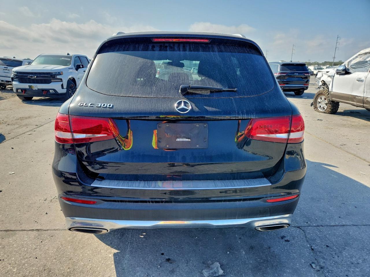 2017 Mercedes-Benz Glc 300 VIN: WDC0G4JB4HV008002 Lot: 92725395