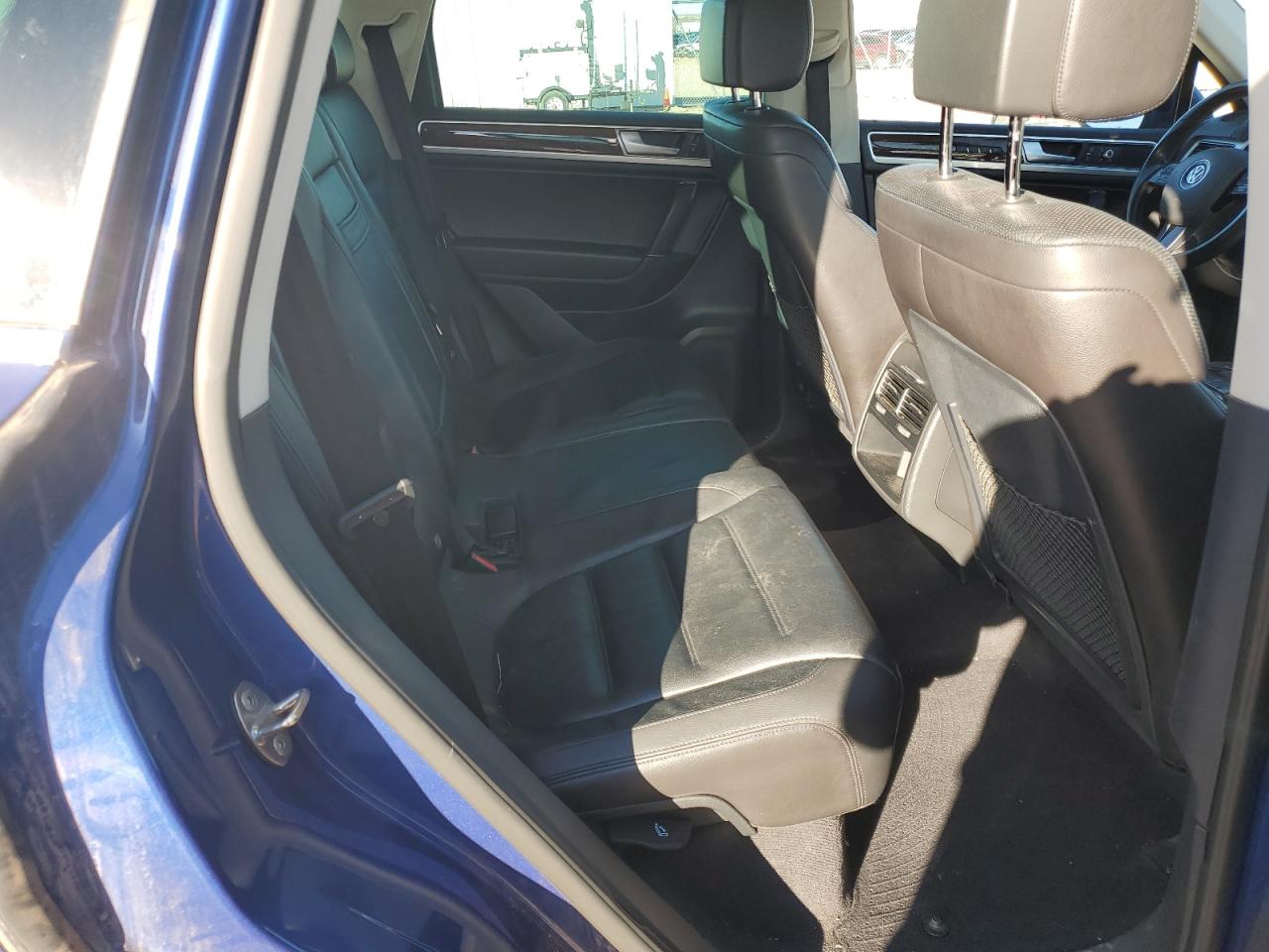 2016 Volkswagen Touareg Sport VIN: WVGEF9BP6GD002417 Lot: 92544365