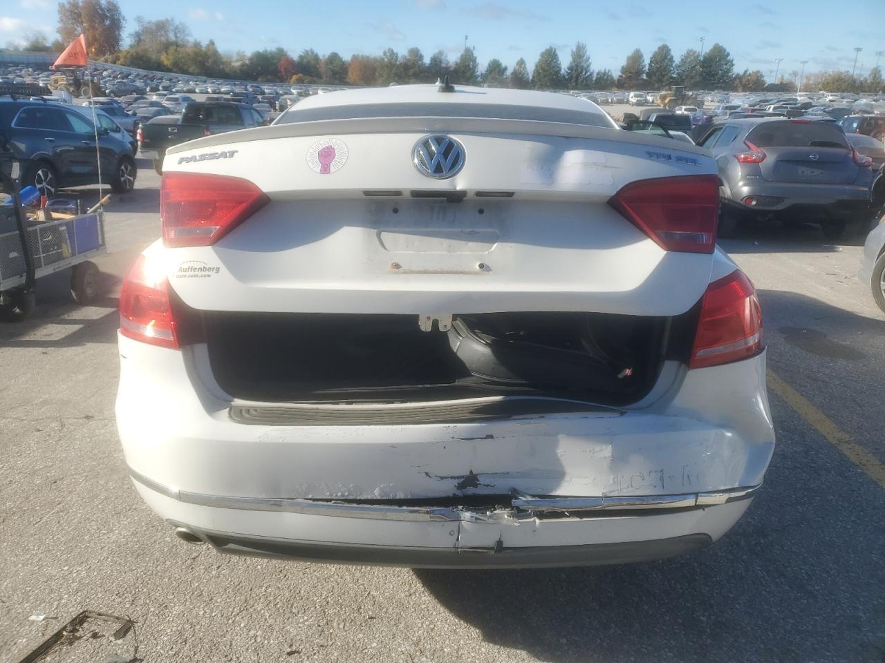 2013 Volkswagen Passat Sel VIN: 1VWCN7A36DC068370 Lot: 92043205