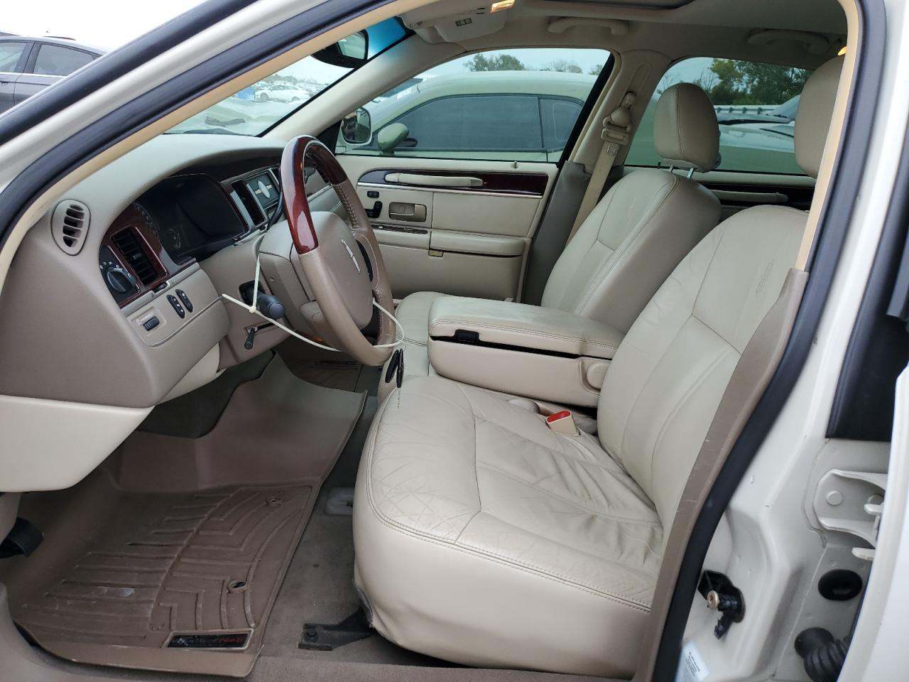 2005 Lincoln Town Car Signature Limited VIN: 1LNHM82W05Y627941 Lot: 91722155