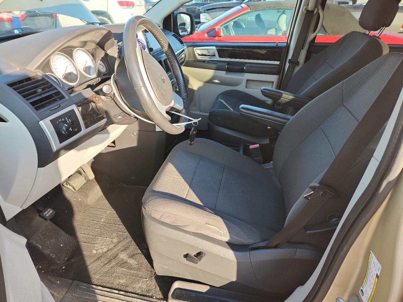 2010 Dodge Grand Caravan Sxt VIN: 2D4RN5D17AR396267 Lot: 92373865