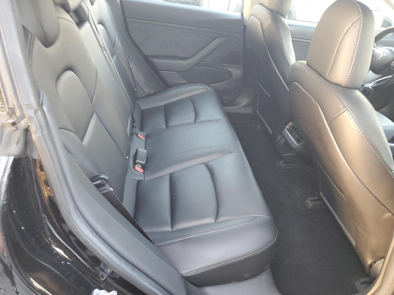 2018 Tesla Model 3 VIN: 5YJ3E1EA8JF015984 Lot: 93224635