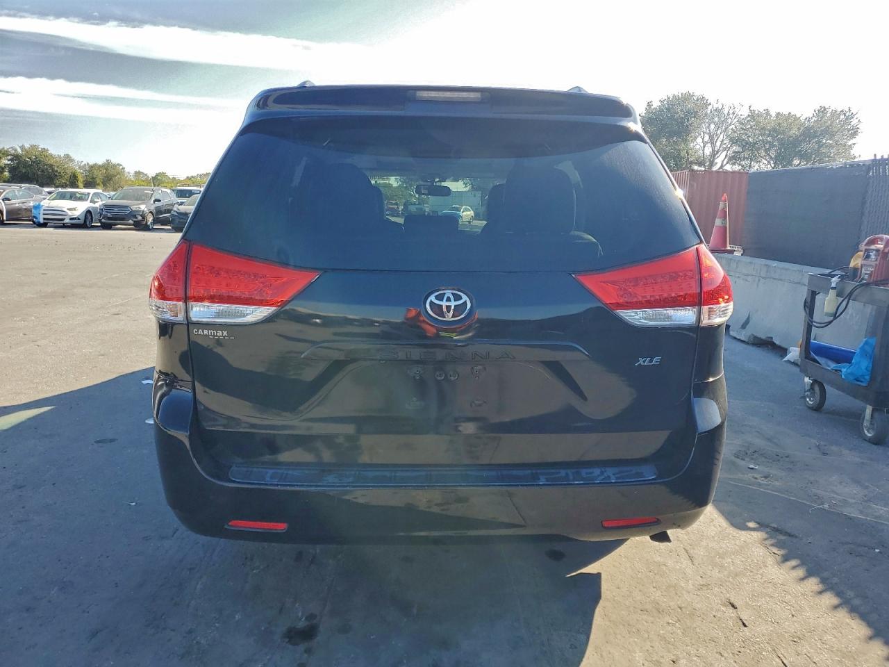 2012 Toyota Sienna Xle VIN: 5TDYK3DC8CS213931 Lot: 94402145