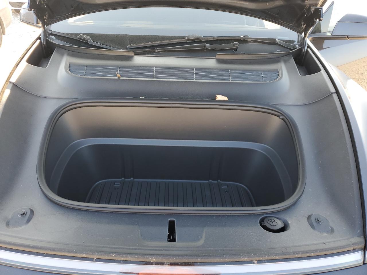 2026 Tesla Model Y VIN: 7SAYGDEE9TA414801 Lot: 93014735