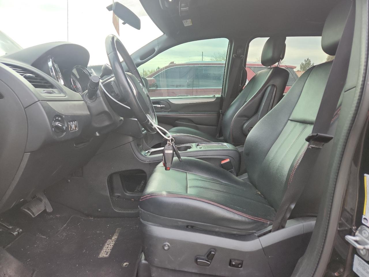 2016 Dodge Grand Caravan R/T VIN: 2C4RDGEG2GR242797 Lot: 91417485