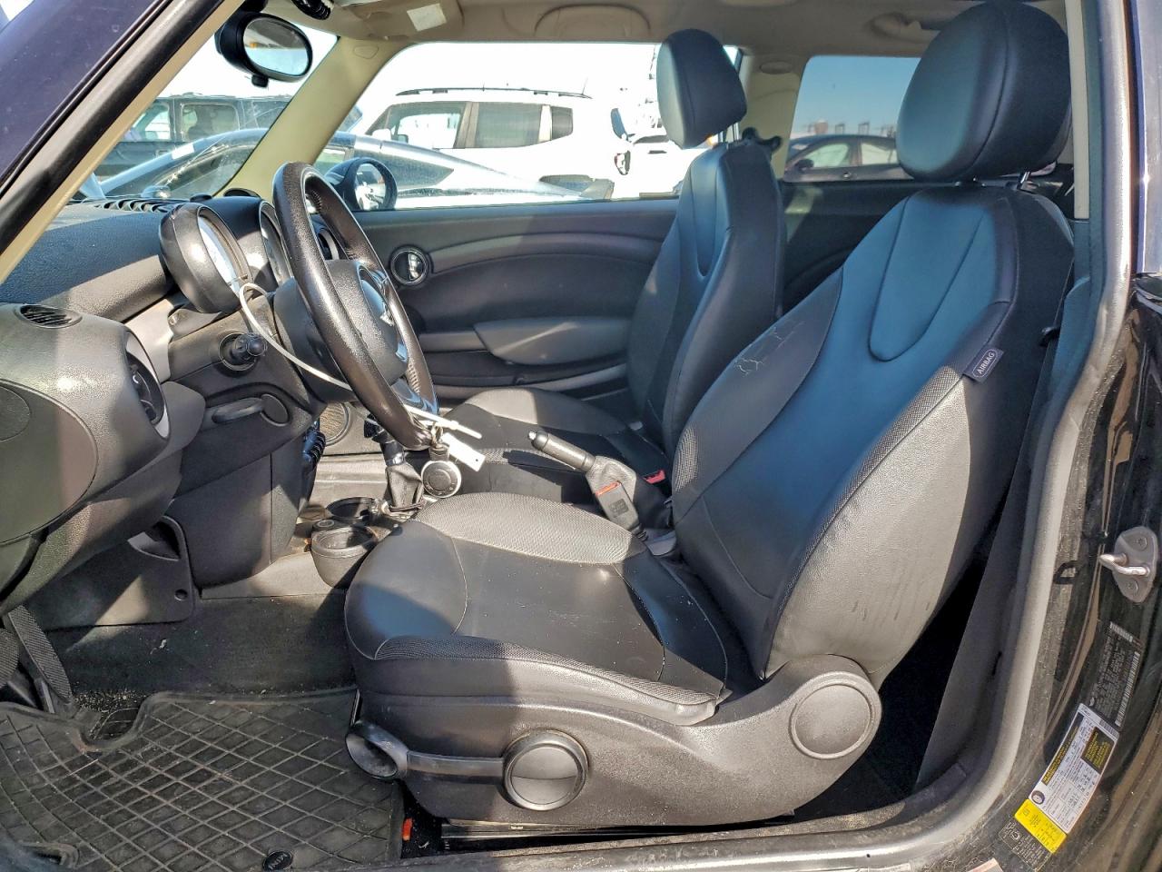 2011 Mini Cooper VIN: WMWSU3C54BT097529 Lot: 92713655