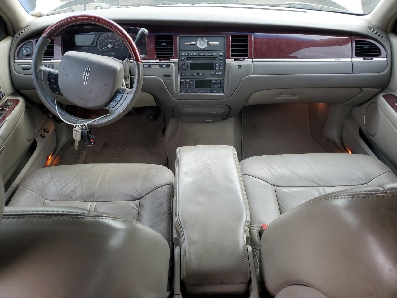 2005 Lincoln Town Car Signature Limited VIN: 1LNHM82W25Y665655 Lot: 91290975