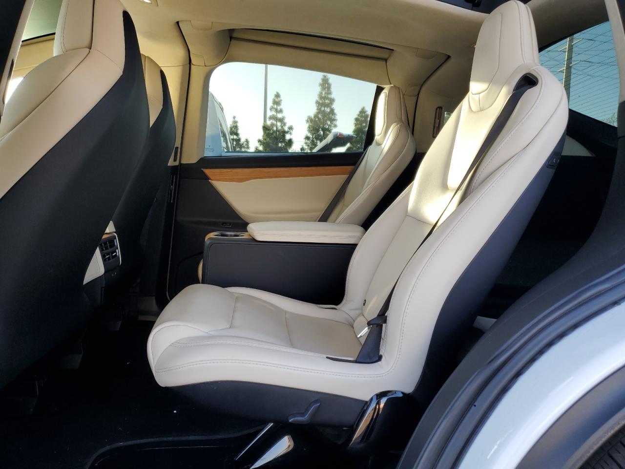 2018 Tesla Model X VIN: 5YJXCBE23JF123984 Lot: 91221045