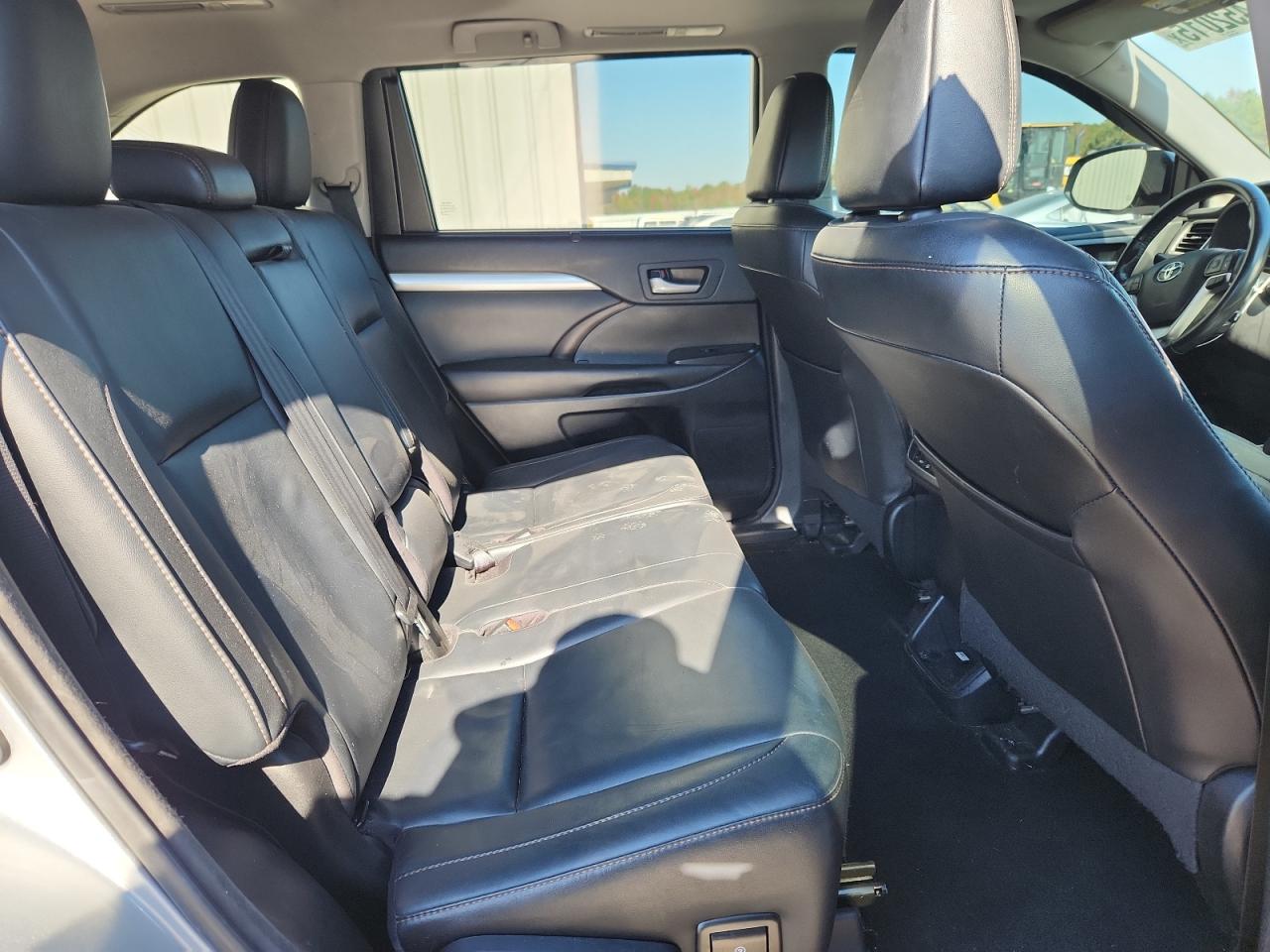 2018 Toyota Highlander Se VIN: 5TDKZRFHXJS534153 Lot: 91452015